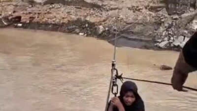 Tim Evakuasi Pasca Bencana Satuan Brimob Polda Aceh melaksanakan operasi kemanusiaan