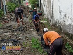 Menyalahi K3 Umum, Proyek U-ditch Sulung GG 5 Surabaya Diduga Tertutup Memberikan Informasi Publik