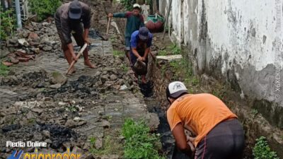Keterangan Foto: Para pekerja dengan sengaja menyalahi K3 Umum dengan mengabaikan APD (Alat Pelindung Diri) saat aktivitas