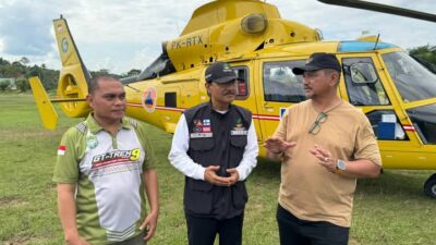 Bupati Aceh Tamiang Irjen Pol (Purn) Drs. Armia Pahmi MH saat menerima kunjungan Menteri Sosial Saifullah Yusuf