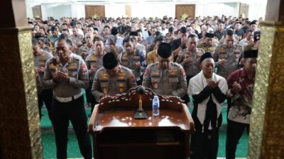 Kegiatan Shalat Ghaib ini diikuti langsung oleh Kapolda Jatim Irjen Pol Nanang Avianto, Wakapolda Jatim Brigjen Pol Pasma Royce, para pejabat utama, serta seluruh anggota Polda Jatim yang beeragama Islam.