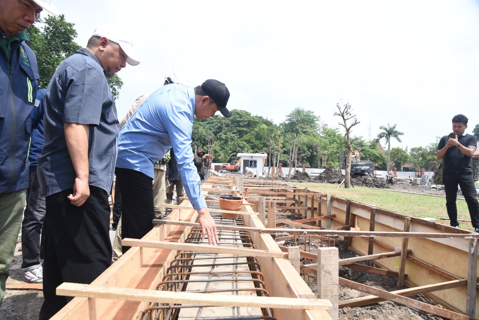 Sidak Proyek Pembangunan Alun-alun Sidoarjo, Bupati Subandi temukan Banyak Kekurangan