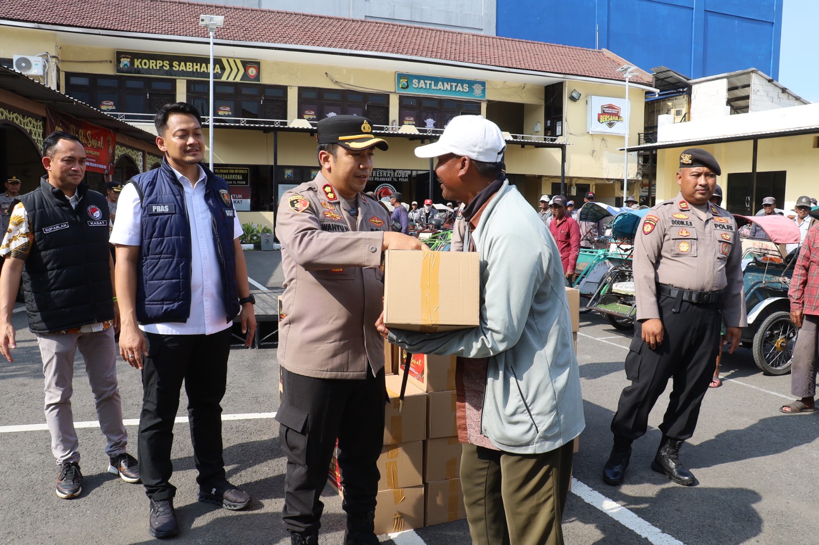 Mengusung tema Reserse Presisi Siap Melayani, kegiatan ini dipimpin langsung oleh Kapolres Pelabuhan Tanjung Perak, AKBP Wahyu Hidayat