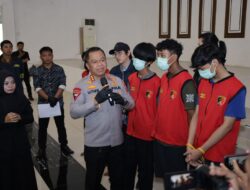 Polrestabes Surabaya Amankan 8 Remaja Nekat Keroyok dan Rampas Motor Korban, Diduga Anggota Perguruan Silat!