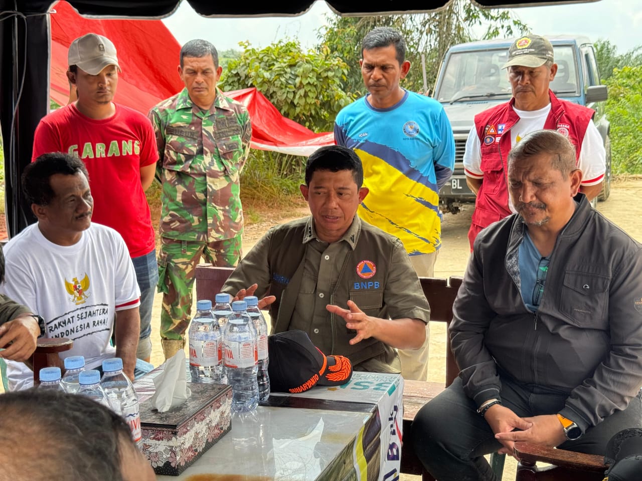 Bupati Aceh Tamiang Irjen Pol (Purn) Drs. Armia Pahmi MH bersama Kepala Badan Nasional Penanggulangan Bencana (BNPB) Letjen TNI Suharyanto