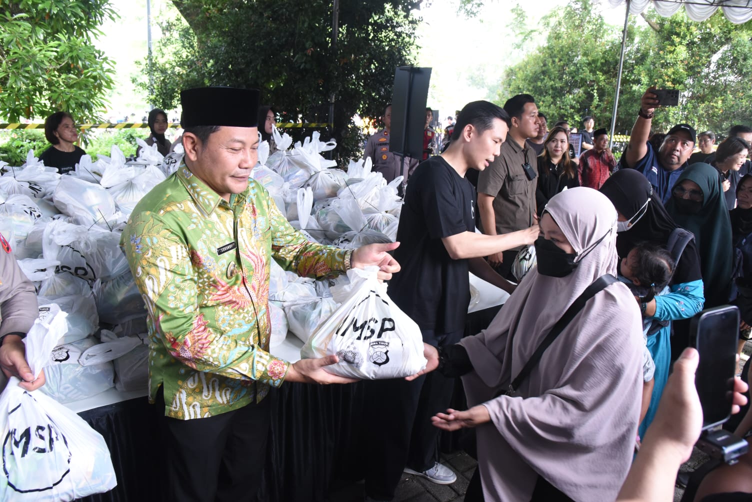 Forkopimda Sidoarjo Bersama Yayasan Mawar Sharon Peduli Gelar Bakti Sosial