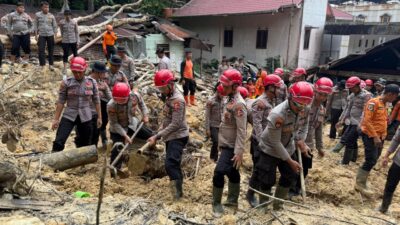 Korsabhar Baharkam Polri menerjunkan 100 personel Detasemen Perintis dalam rangkaian BKO Operasi Aman Nusa II Penanganan Bencana Alam.