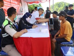 Jelang Nataru 2026, Polres Pelabuhan Tanjung Perak Gelar Cek Kesehatan Gratis di Gate Pelabuhan Jamrud