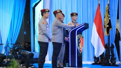 Wakil Kepala Kepolisian Republik Indonesia (Wakapolri), Prof Dr Dedi Prasetyo, S.H, MHum, Msi, MM, meresmikan Louncing Aplikasi Layanan Pengaduan Reserse Bareskrim Mabes Polri