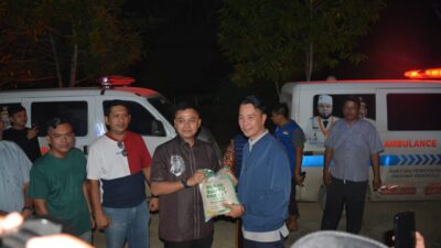 Walikota Langsa Jeffry Sentana S Putra SE menerima bantuan kemanusiaan dari Pemerintah Provinsi Bengkulu