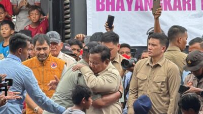 Bupati Aceh Tamiang Irjen Pol. (Purn.) Armia Pahmi menyambut kedatangan Presiden Prabowo Subianto