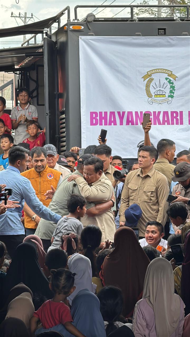 Bupati Aceh Tamiang Irjen Pol. (Purn.) Armia Pahmi menyambut kedatangan Presiden Prabowo Subianto