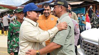 Presiden Prabowo Subianto ke posko pengungsian korban banjir bandang di Kampung Sukajadi Karang Baru Aceh Tamiang