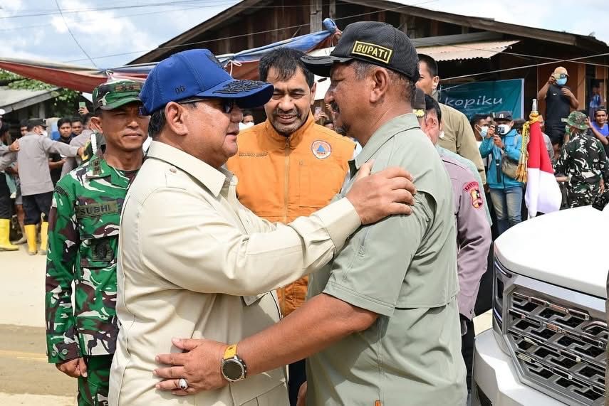 Presiden Prabowo Subianto ke posko pengungsian korban banjir bandang di Kampung Sukajadi Karang Baru Aceh Tamiang