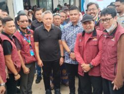 Walikota Langsa Mendampingi Menteri Koordinator Pangan Saat Salurkan Bantuan di Kota Langsa