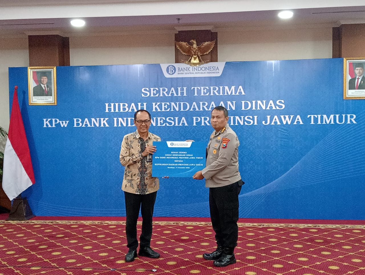 Penyerahan hibah tersebut juga disaksikan oleh Deputi Kepala Perwakilan Bank Indonesia Provinsi Jawa Timur, Ridzky Prihadi di kantor Bank Indonesia Jawa Timur Jl.Pahlawan, Surabaya, melalui Kepala Biro Logistik (Karolog) Polda Jatim Kombes Dirmanto