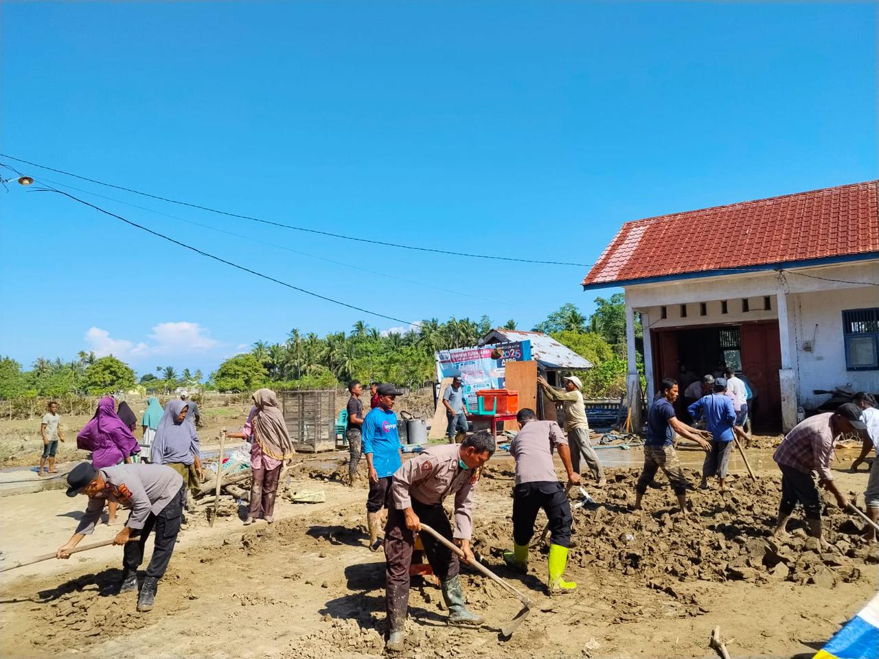 Polres Pidie Jaya terus menunjukkan kepedulian dan respons cepat terhadap masyarakat terdampak banjir