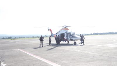 Kapolda Aceh Irjen Pol. Drs. Marzuki Ali Basyah melaksanakan patroli udara untuk memantau langsung kondisi wilayah terdampak pascabanjir
