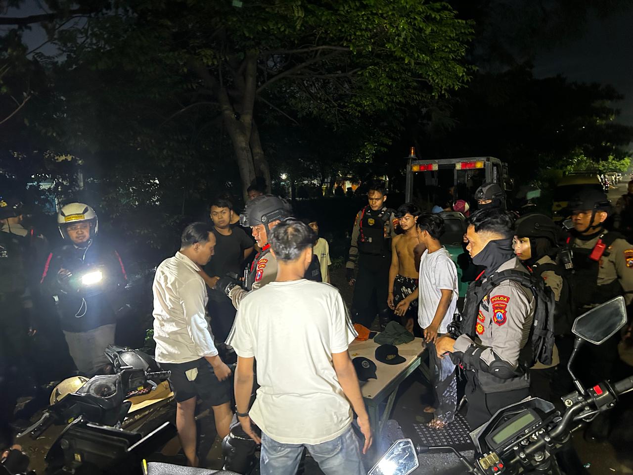 Direktorat Samapta (Ditsamapta) Polda Jawa Timur mengintensifkan kegiatan patroli malam di sejumlah titik rawan gangguan keamanan