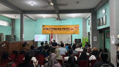 Konferensi Pers yang di gelar LBH Surabaya