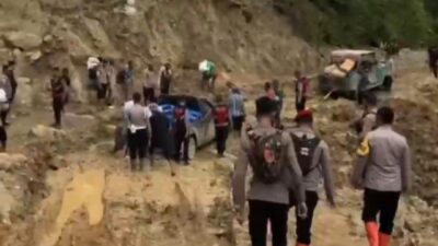 Kapolres Gayo Lues AKBP Hyrowo, S.I.K., bersama Bupati dan Wakil Bupati Gayo Lues, Dandim 0113/Gayo Lues, serta tim Blutax, turun langsung ke lokasi dengan menembus medan ekstrem menggunakan kendaraan off-road.