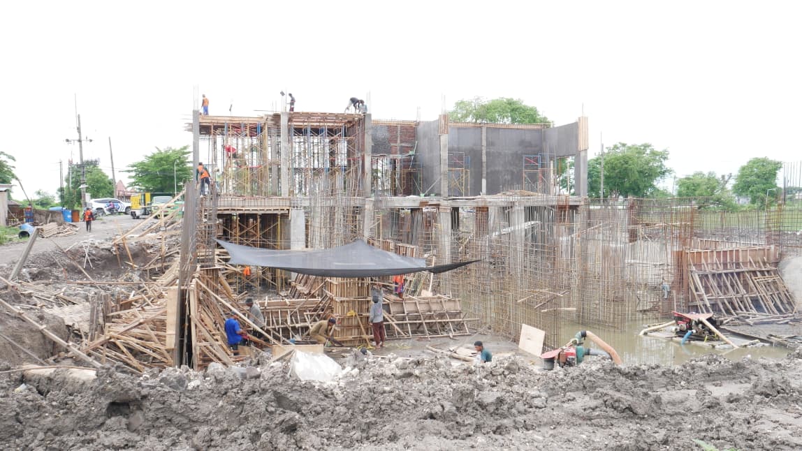 Bupati Subandi Geram Proyek Rumah Pompa Kedungpeluk Deviasi 46 Persen