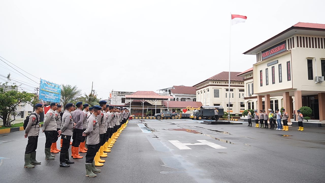 Kapolres Lhokseumawe AKBP Dr. Ahzan memimpin apel penyambutan personel perbantuan Bawah Kendali Operasi (BKO) Brimob