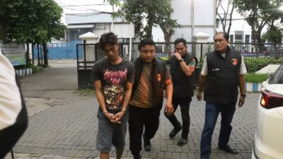 Pelaku pencurian kendaraan bermotor (curanmor) antarkota berhasil dibekuk usai beraksi di Jalan Tanah Merah Indah Sayur V, Surabaya. Tersangka RA, warga Jalan Kapas Madya, Surabaya, ditangkap Polsek Kenjeran.