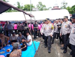 Wakapolri Tinjau Dapur Umum Bhayangkari dan Resmikan Sumur Bor di Huntara Asam Pulau
