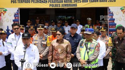 Kakorlantas Polri Agus Suryonugroho bersama Menteri Perhubungan Dudy Purwagandhi meninjau Pelabuhan Gilimanuk