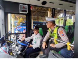 Polres Gresik Gandeng Dishub Gelar Ramcheck Armada Bus Jelang Nataru