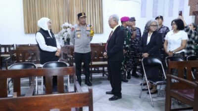 Kapolda Jawa Timur Irjen Pol Drs. Nanang Avianto, M.Si. bersama Forum Koordinasi Pimpinan Daerah (Forkopimda) Jawa Timur meninjau langsung sejumlah gereja di Surabaya