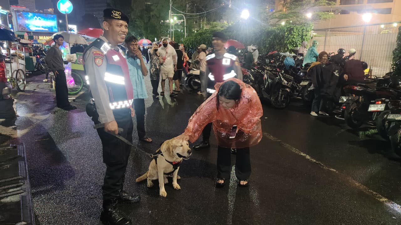 Korps Sabhara mengerahkan satuan K-9 untuk memperkuat pengamanan malam pergantian Tahun Baru