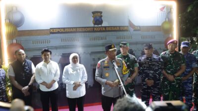 Kapolda Jawa Timur Irjen Pol Nanang Avianto bersama jajaran Forum Koordinasi Pimpinan Daerah (Forkopimda) Provinsi Jawa Timur melakukan pemantauan langsung di sejumlah titik pengamanan di Kota Surabaya