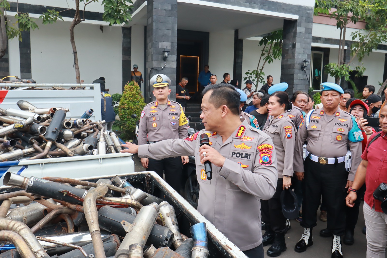 Kapolrestabes Surabaya, Kombes Pol Luthfi Sulistiawan, menegaskan bahwa pihaknya tidak akan memberikan ruang bagi para pelaku kejahatan jalanan.
