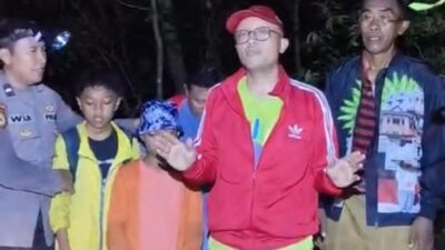 Keempat wisatawan itu berhasil ditemukan berkat laporan cepat ke layanan darurat 110 Polres Gresik