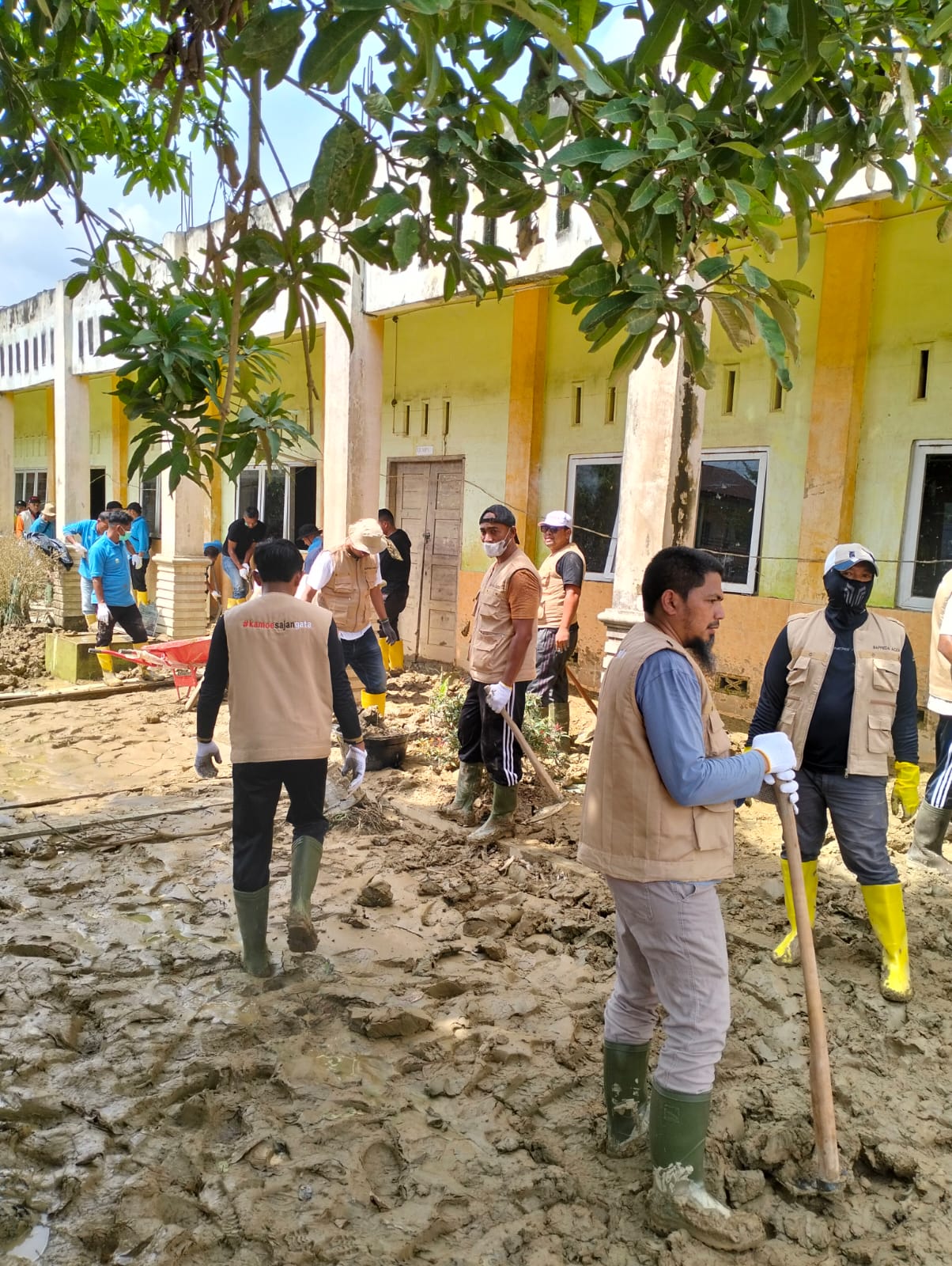 Seluruh relawan yang ditugaskan akan disebar di 35 sekolah.