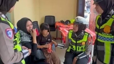 Seorang anak perempuan yang terpisah dari orang tuanya saat berlibur di kawasan wisata Telaga Sarangan berhasil ditemukan dan dipertemukan kembali berkat kesigapan petugas.