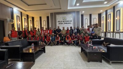 Bupati Aceh Tamiag Irjen Pol. (Purn) Drs. Armia Pahmi MH bersama Wakil Bupati Ismail SE.I
