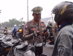 Minimalisir Curanmor, Polres Pelabuhan Tanjung Perak Gelar Razia Kendaraan di Jembatan Suramadu