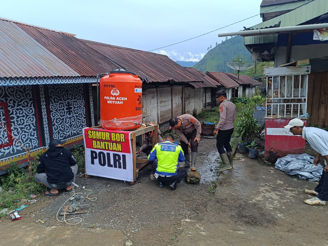 Polda Aceh berhasil membangun sebanyak 206 sumur bor yang tersebar di 18 wilayah terdampak bencana banjir dan longsor di Provinsi Aceh