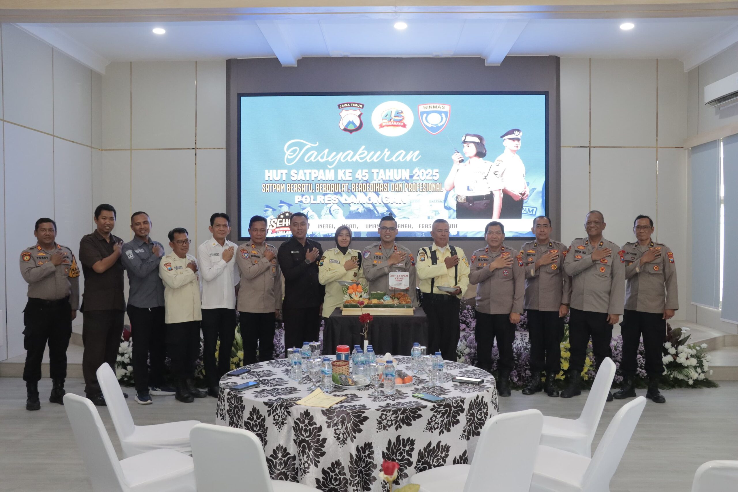 Polres Lamongan Polda Jatim menggelar kegiatan Tasyakuran dalam rangka memperingati Hari Ulang Tahun (HUT) Satuan Pengamanan (Satpam) ke-45