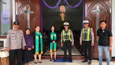 Polres Pelabuhan Tanjung Perak beserta jajaran polsek melaksanakan pengamanan intensif di berbagai gereja dan rumah ibadah yang tersebar di wilayah hukumnya