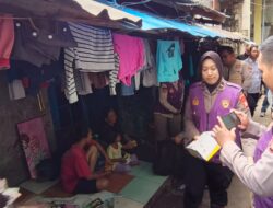 Tim Trauma Healing Polri Bersama Relawan UI Hadir Bersama Warga Pascabanjir di Cilincing