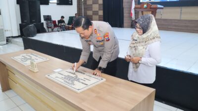 Kapolres Magetan, AKBP Raden Erik Bangun Prakasa bersama Bupati Magetan Hj. Nanik Endang Rusminiarti meresmikan Gedung Setia SPKT Polres Magetan dan Gedung Setia Pos Polisi Sarangan Polres Magetan