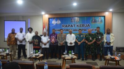 TNI AL. Asintel Dankodaeral XI, Kolonel Laut (P) Choirudin Yudo P., A.Md., M.Tr.Hanla., M.M., mewakili Komandan Kodaeral XI, Laksamana Muda TNI Monang Hatorangan Sitompul, S.A.P., menghadiri Rapat Kerja (Raker) Komite Pemuda Asli Papua Selatan