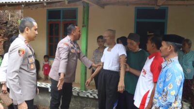 Polres Pacitan Polda Jatim menggandeng Ipda Purnomo, anggota Polres Lamongan yang dikenal aktif menangani ODGJ