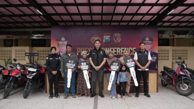 Satreskrim Polres Kediri Kota Polda Jatim mengembalikan sepeda motor hasil tindak pidana pencurian kepada pemiliknya.