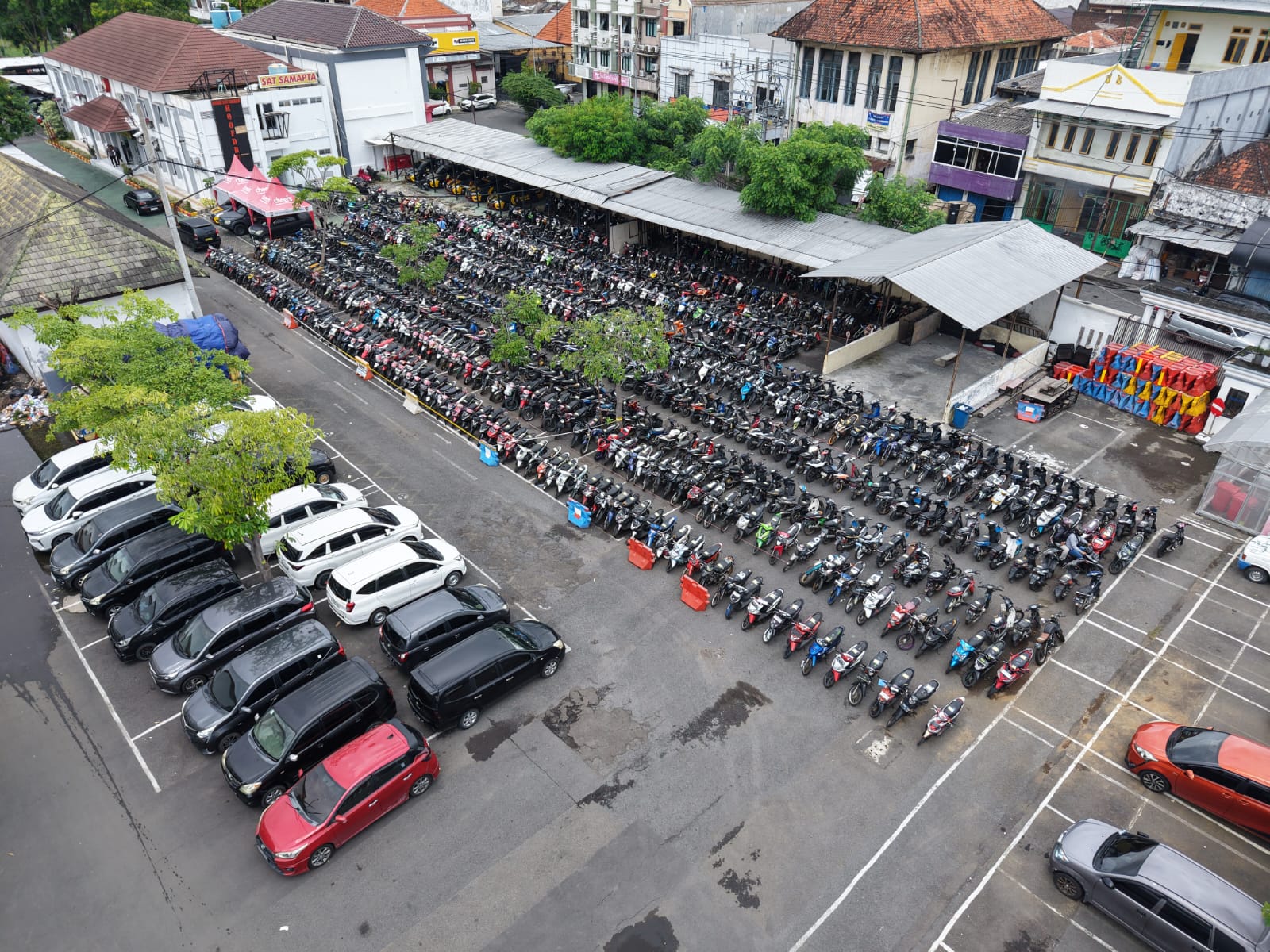 800 unit motor hasil pengungkapan kasus curanmor akan dikembalikan kepada para pemilik melalui program bertajuk “Bazar Ranmor”.