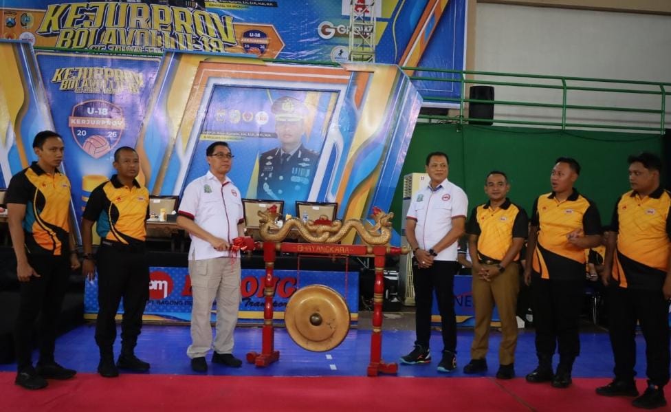 Kejuaraan Antar Klub Se-Jawa Timur resmi dibuka oleh Ketua Umum PBVSI Pengprov Jatim, Irjen Pol Nanang Avianto yang diwakili oleh Ketua Harian PBVSI Pengprov Jatim, Kombes Pol. Jules Abraham Abast